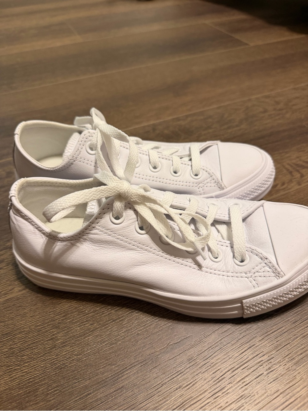 Converse Women's Low-Top Sneakers in White Women’s Size 7